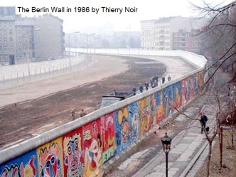 VH 2 Berlin Wall 1986 by Thierry Noir v2